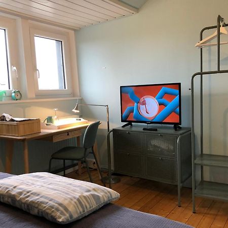 Blaues Zimmer Mit Grossem Balkon, Bad Ist Ein Traum, 50 Schritte Zum Radweg Am Main,Ideal For Short Stay Mainstockheim Exterior photo
