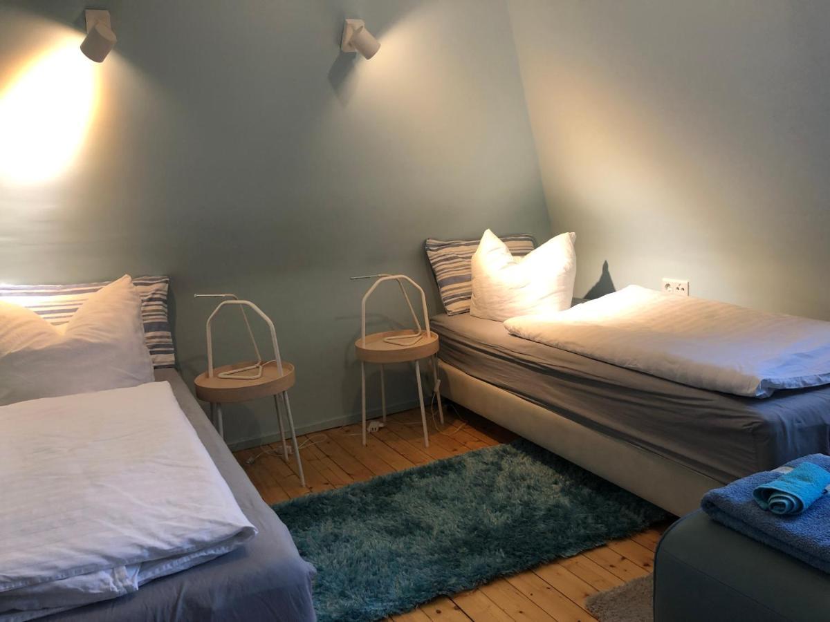Blaues Zimmer Mit Grossem Balkon, Bad Ist Ein Traum, 50 Schritte Zum Radweg Am Main,Ideal For Short Stay Mainstockheim Exterior photo