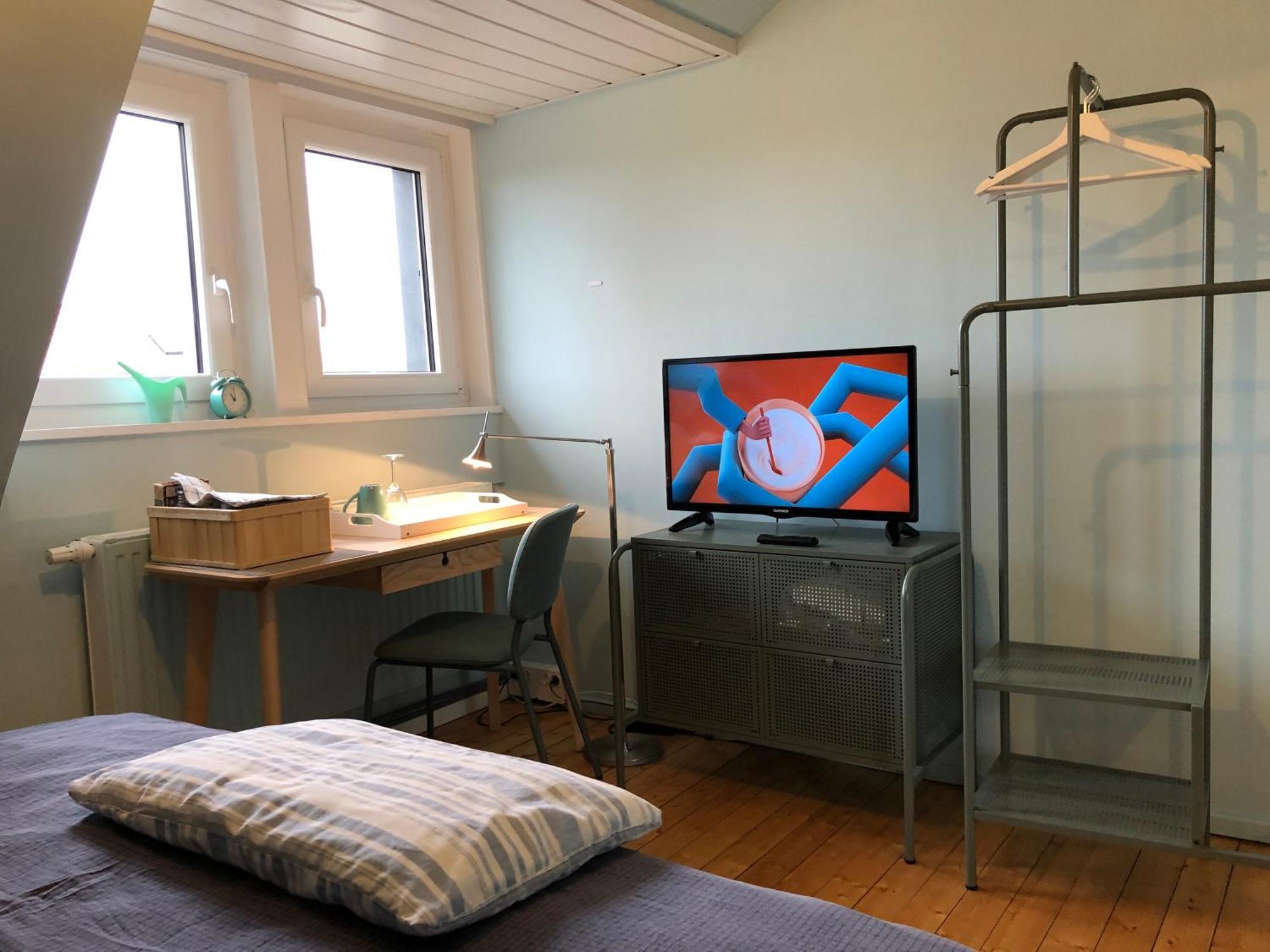 Blaues Zimmer Mit Grossem Balkon, Bad Ist Ein Traum, 50 Schritte Zum Radweg Am Main,Ideal For Short Stay Mainstockheim Exterior photo
